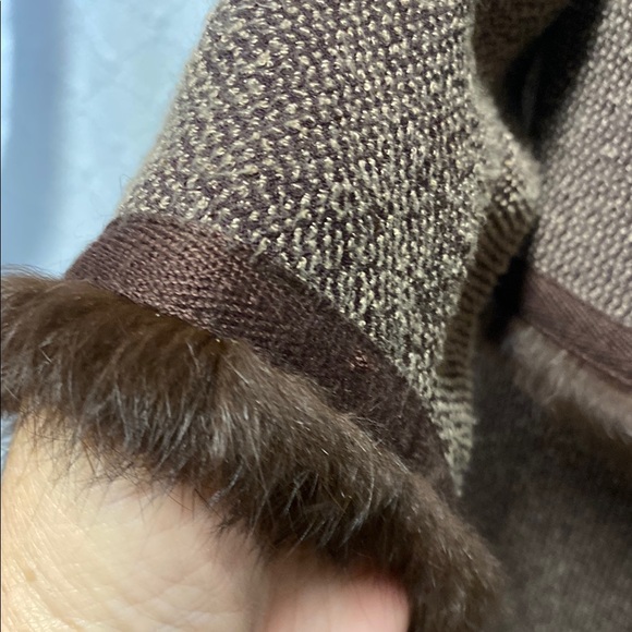 Kasper size 4 petite 2 piece Elegant Brown Skirt Suit with rabbit hair trim - Picture 4 of 13